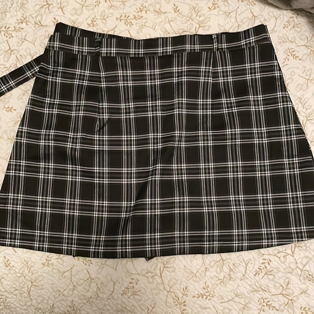 Skort - Picture 3 of 4